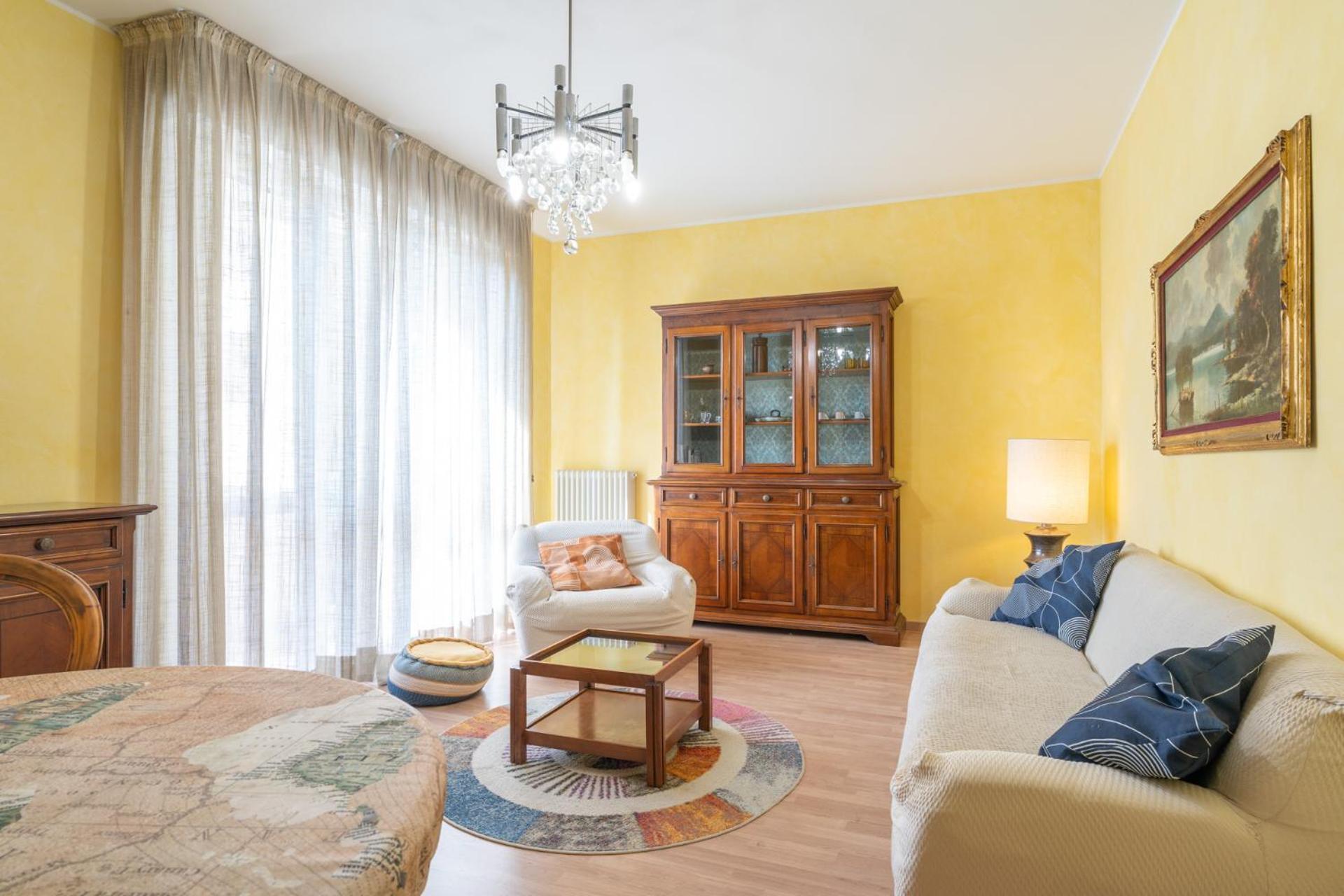 Spacious At Apartment